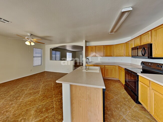 Building Photo - 15030 N 150th Ln
