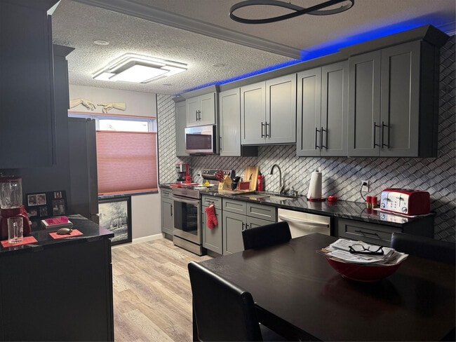 Building Photo - 25 SE 13th St