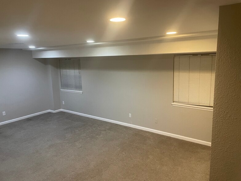 Building Photo - 3228 W Girard Ave