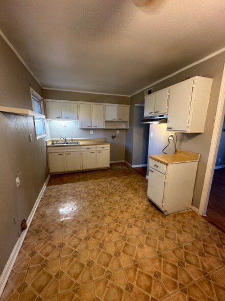 Building Photo - 346 S Skyline Dr