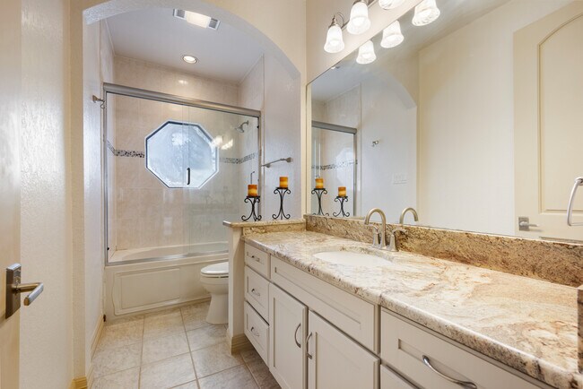 Building Photo - 3 Birnam Oaks