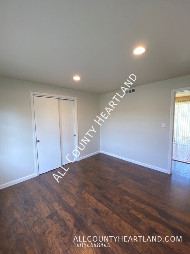 Building Photo - 1401 N Independence Ave