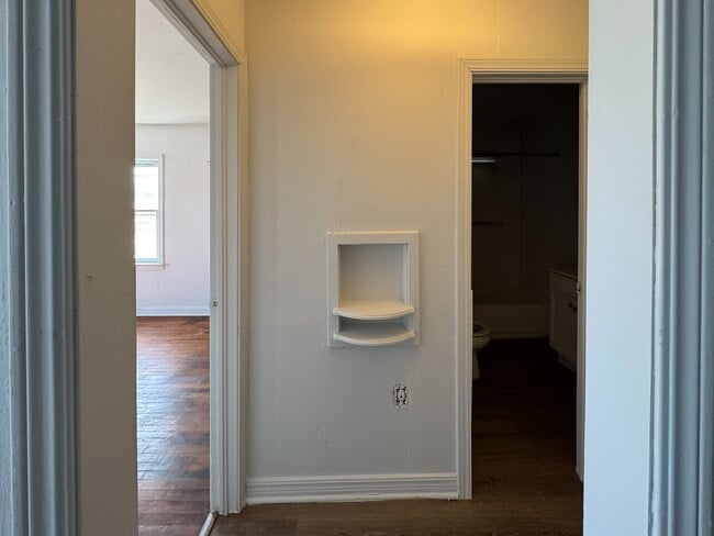 Building Photo - 1 Bedroom House for Lease