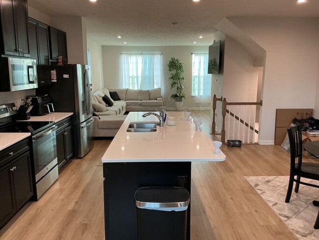 Building Photo - 836 Blackcomb Dr