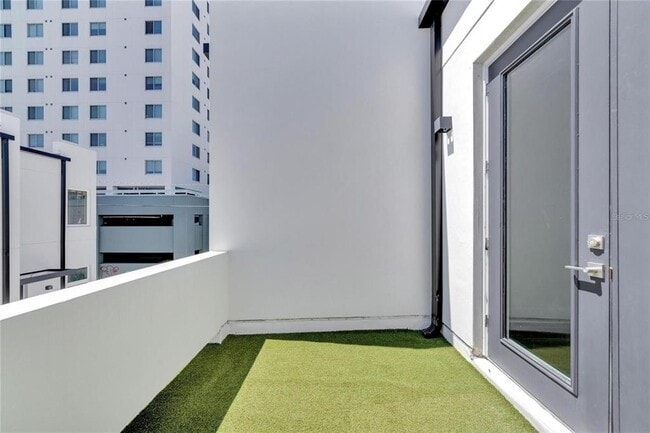 Building Photo - 833 Calla Terrace N