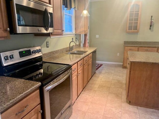 Building Photo - 110 Park Oaks Ct