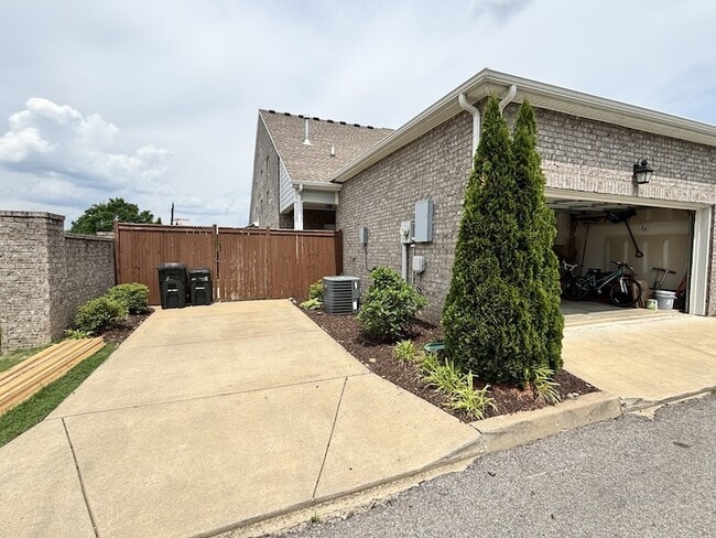 Building Photo - 155 Spadeleaf Blvd