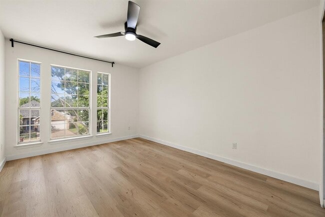 Building Photo - 3817 Tailfeather Dr