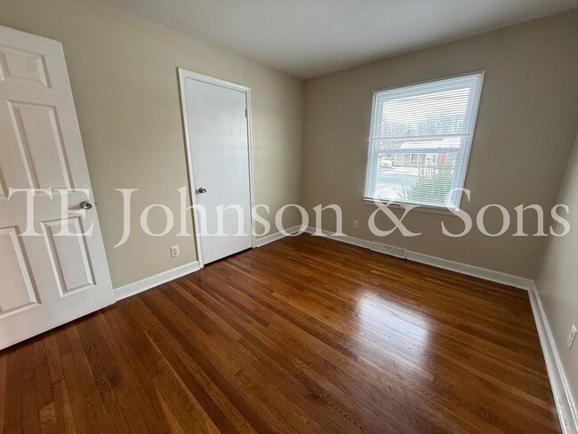 Building Photo - Charming 3 Bedroom Home with Hardwood Floors and Large Backyard in Winston-Salem