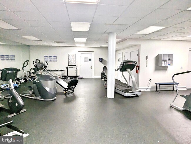 Building Photo - 5563 Seminary Rd