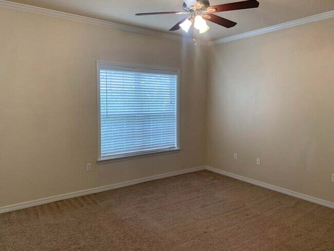 Building Photo - "Spacious 3-Bedroom Townhouse Retreat in Fort Walton Beach!"