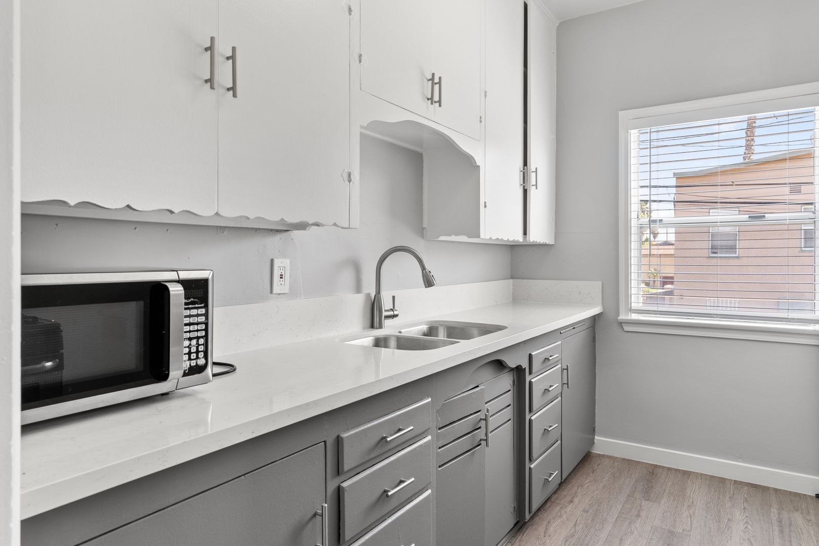 Building Photo - 2010 Pine Ave