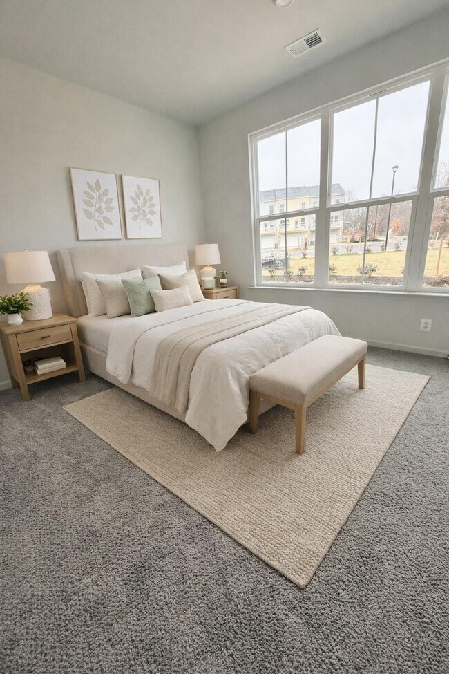 Building Photo - 10165 Queens Wy