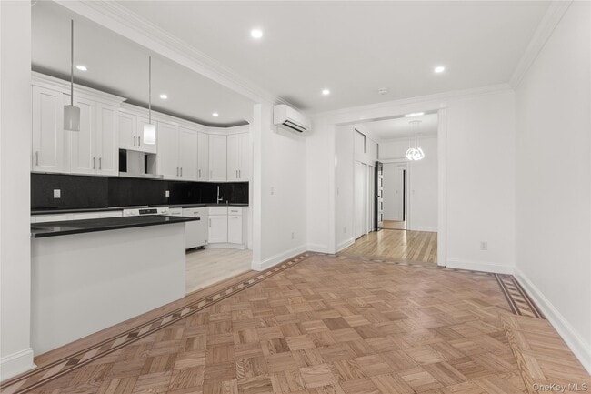 Building Photo - 61-33 Palmetto St