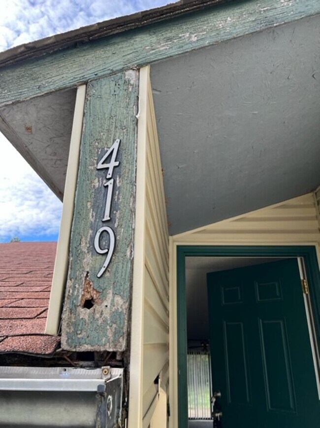 Building Photo - 421-421 N Shiloh Ave