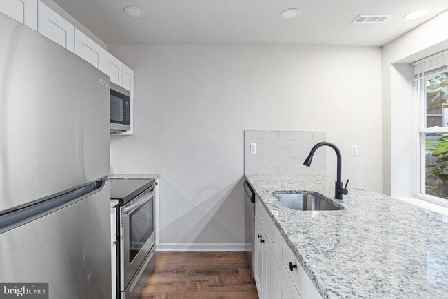 Building Photo - 836 N 42nd St