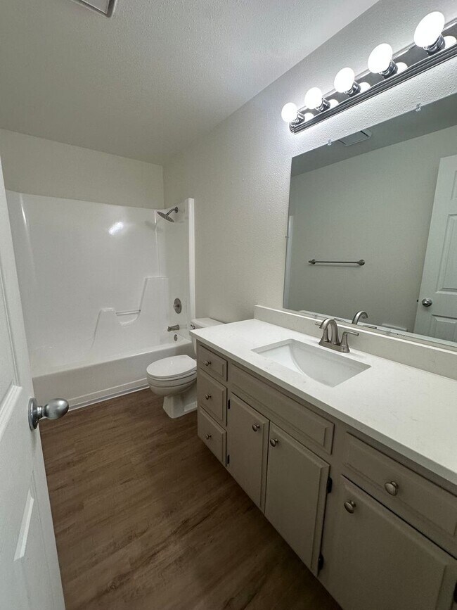 Building Photo - Stunning Fully Renovated 3-Bedroom Home in...