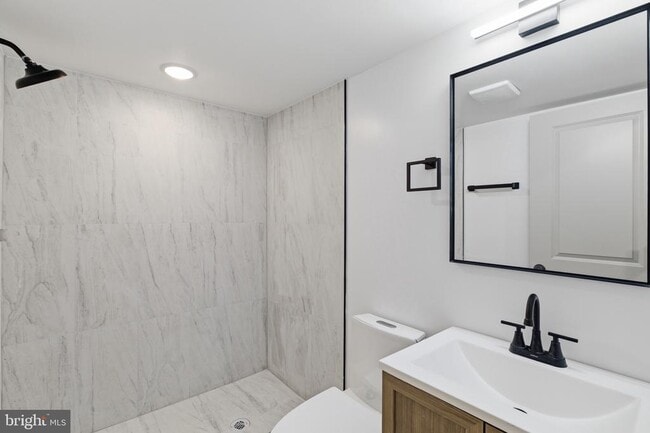 Building Photo - 2146 N Franklin St