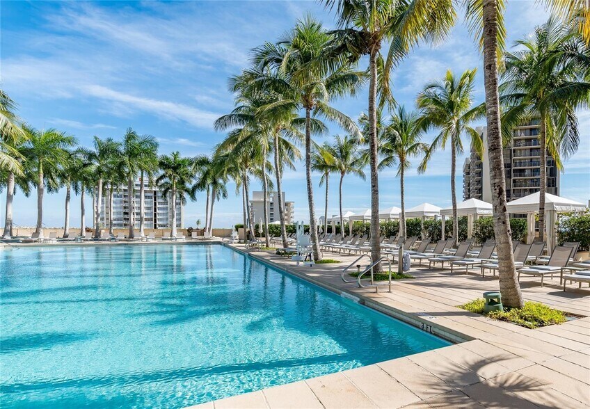 Building Photo - 1425 Brickell Ave
