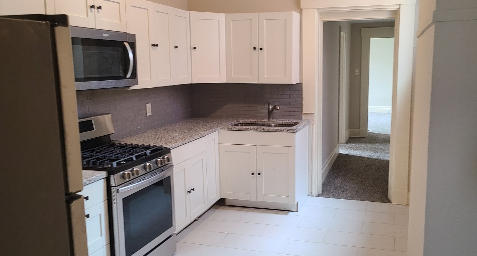 Kitchen - 208 E 9th St