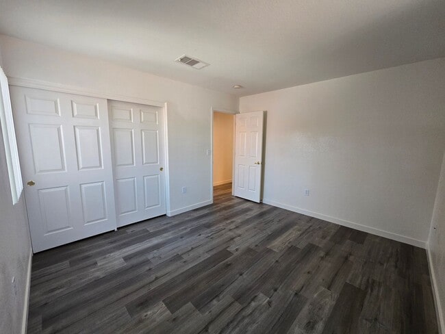 Building Photo - A Fabulous 3 Bedroom Home in Seven Hills