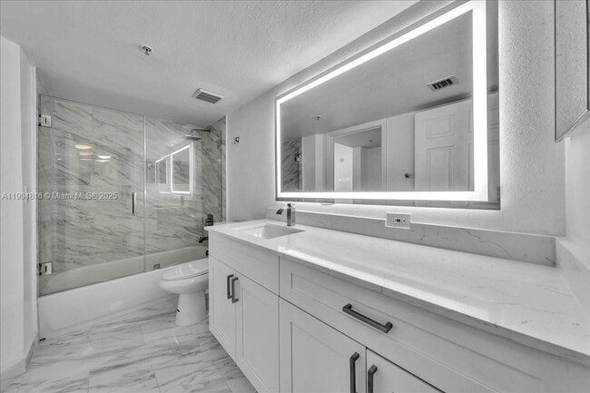 Building Photo - 2516 Centergate Dr