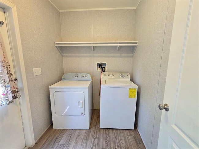 Building Photo - 1555 US-90