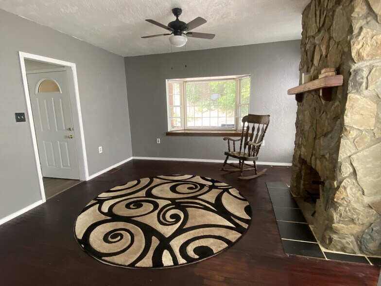 Living Room with bay window - 132 Clara St