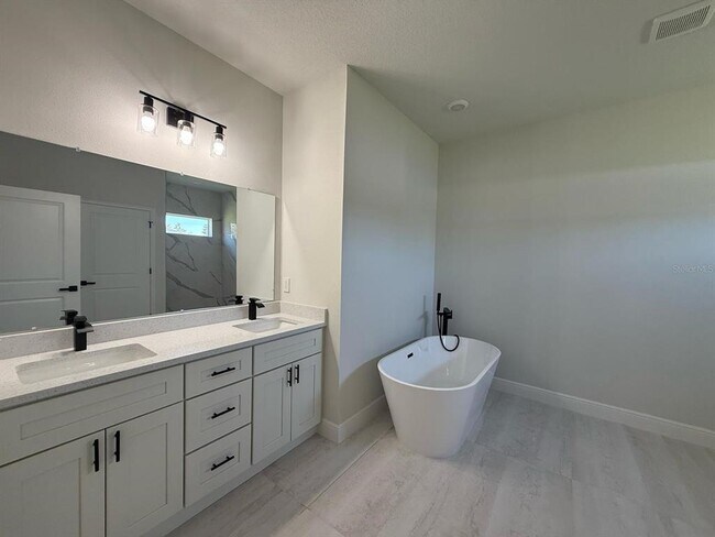 Building Photo - 15730 SW 40th Ave