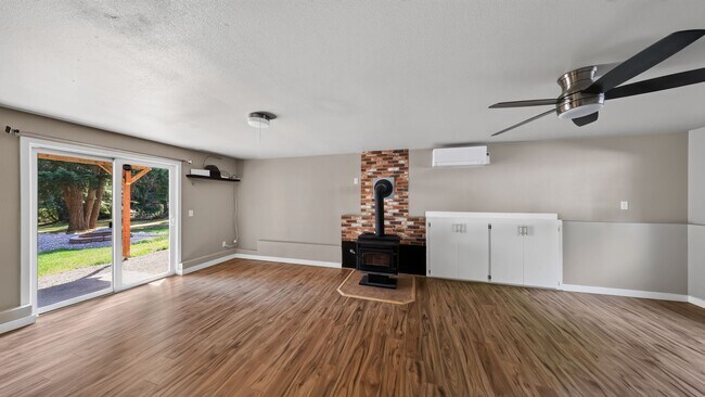 Building Photo - 2742 Umatilla Dr