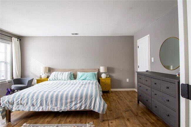 Building Photo - 889 Holborn Rd