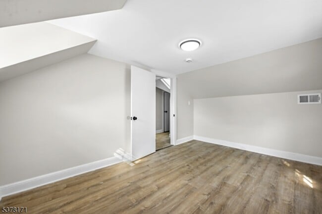 Building Photo - 71 Maple St