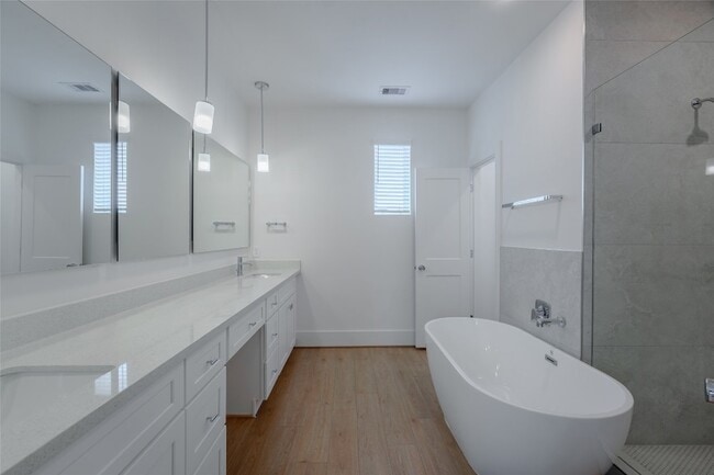 Building Photo - 7609 Victory Reserve St