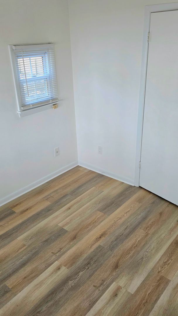 Building Photo - Charming First-Floor Apartment on Gorgeous Camden Ave!