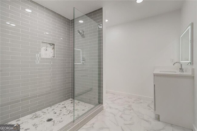 Building Photo - 3202 Kingsdale Dr SW