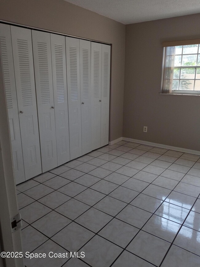 Building Photo - 1641 Sunny Brook Ln