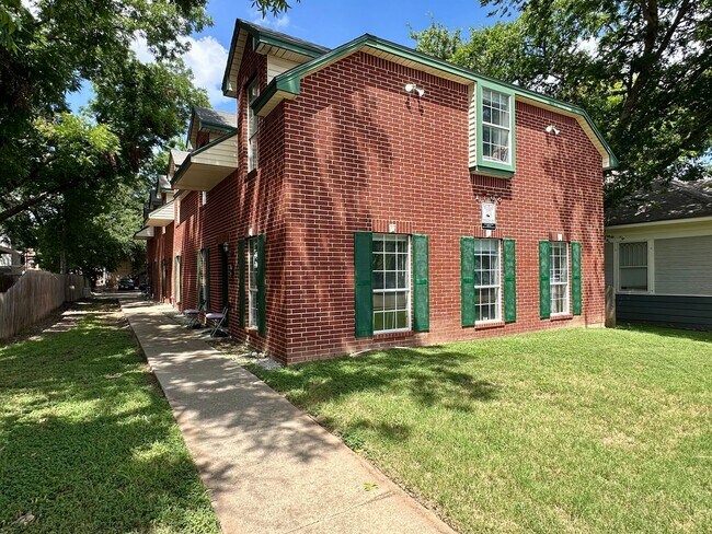 Building Photo - 1708 S 9th St