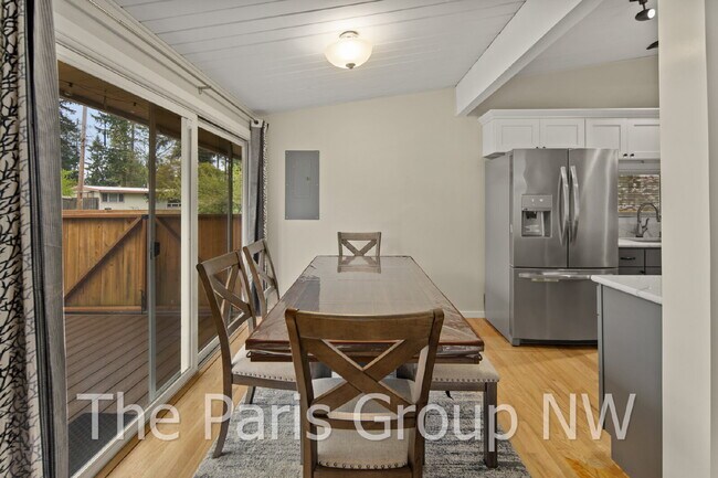 Building Photo - Fantastic Modernized Bridle Trails Mid Century Home * Central A/C, EV Charger, Exceptional Outdoo...