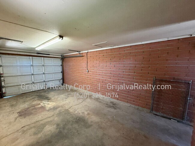 Building Photo - 4502 E 26th St