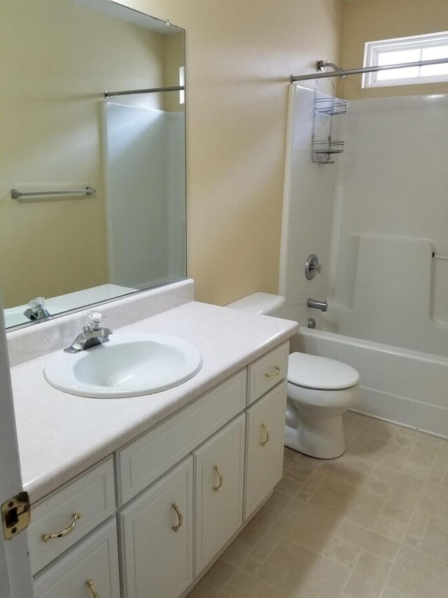 Building Photo - 2012 Sylvan Lake Dr