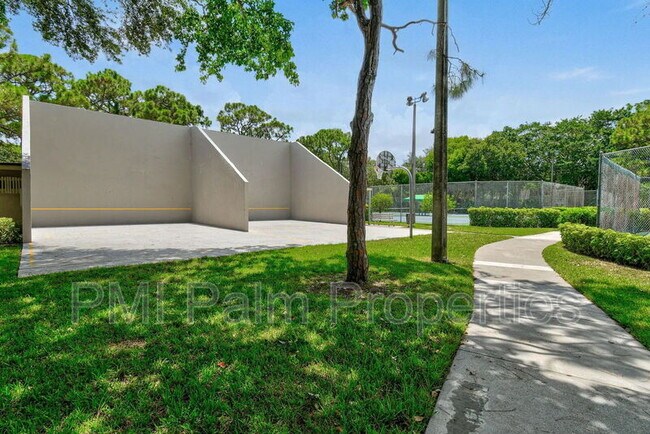 Building Photo - 1608 16th Terrace