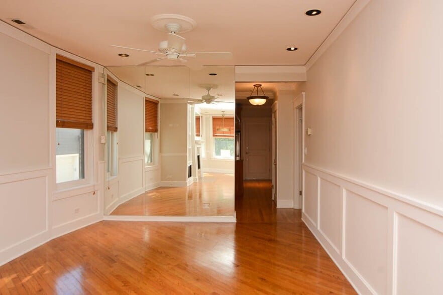 Building Photo - 3614 N Bosworth Ave