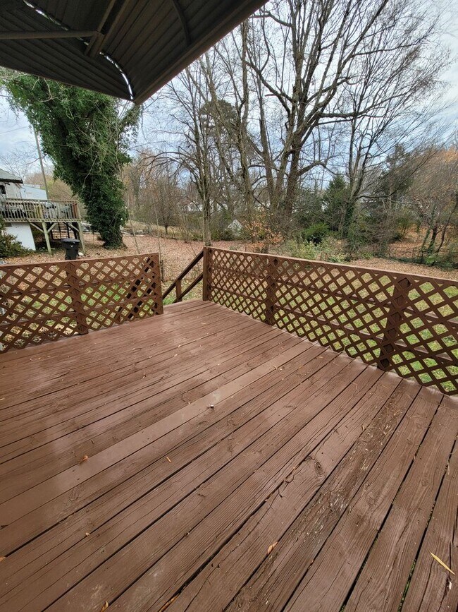 Building Photo - Totally Remodeled! Looks Fantastic!