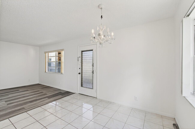 Building Photo - 180 Flanders C