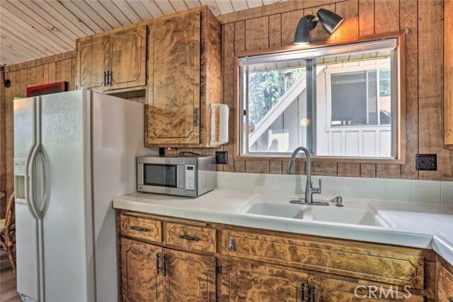 Building Photo - 607 E Victoria Ct