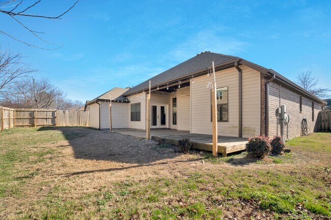 Building Photo - Stunning 4 Bed 2 Bath Home close to Elm Springs Walmart!