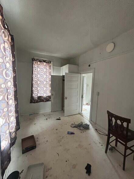 Building Photo - 5470 Plover Ave