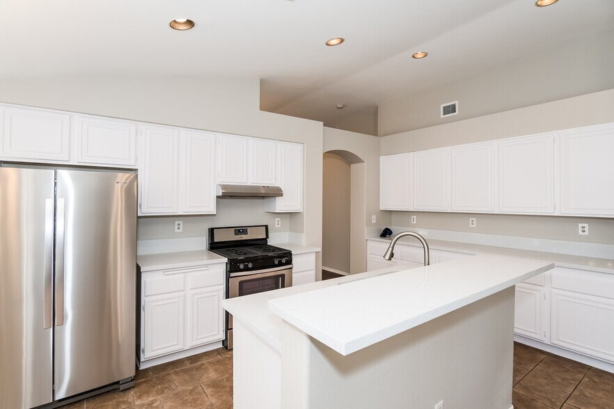 Building Photo - 5213 Sequin Dr
