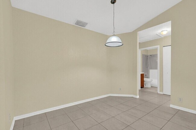 Building Photo - 5864 Strawberry Lakes Cir