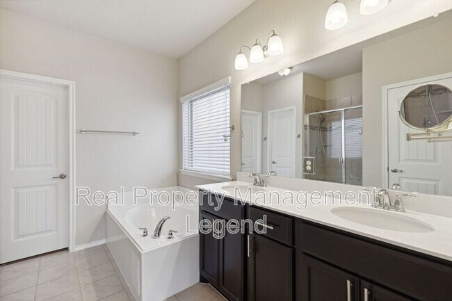 Building Photo - 812 Gray Fox Dr